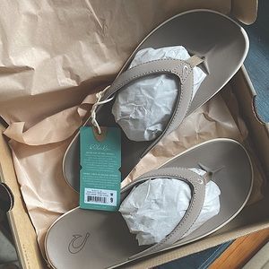olukai Nu’A Pl’ O flip flops